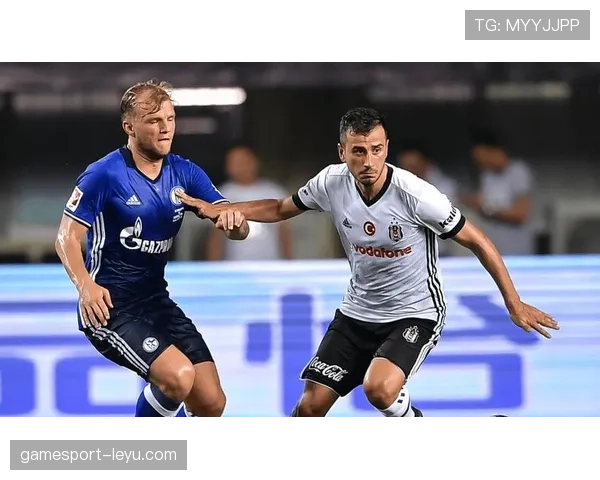 拉齐奥进攻套路解析:战术执行与近期表现走势清晰 拉齐奥进攻套路解析:战术执行与近期表现走势清晰