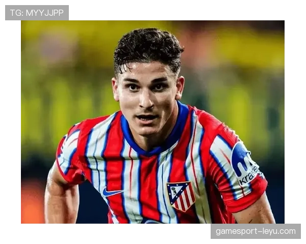 阿尔瓦雷斯是前锋还是中场？战术角色与位置适配分析